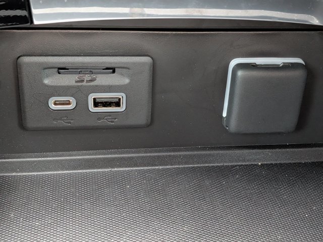 Certified 2023 Buick Envision Essence w/ Technology Package I FWD image 37