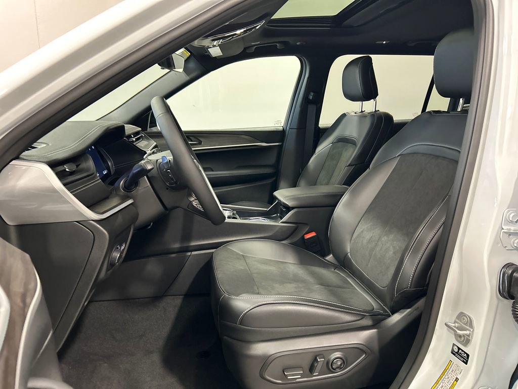 New 2026 Jeep Grand Cherokee L 4WD image 16