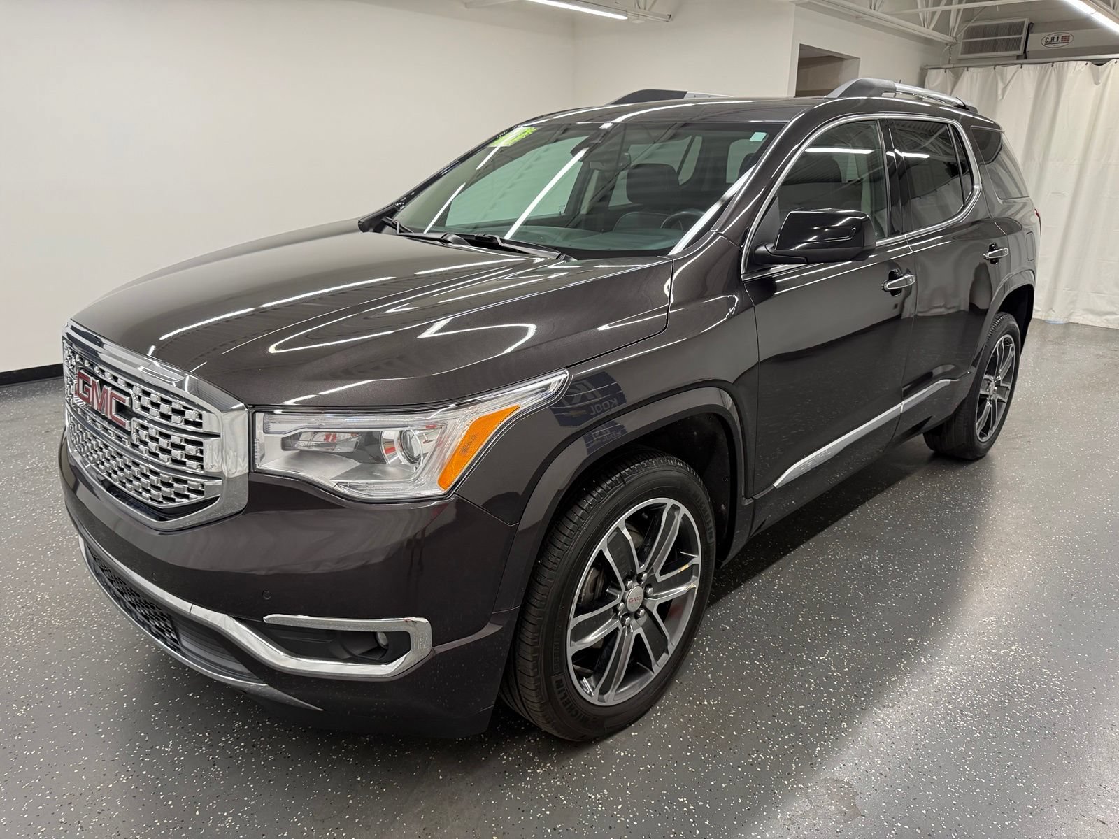 Used 2018 GMC Acadia Denali w/ Technology Package FWD image 4