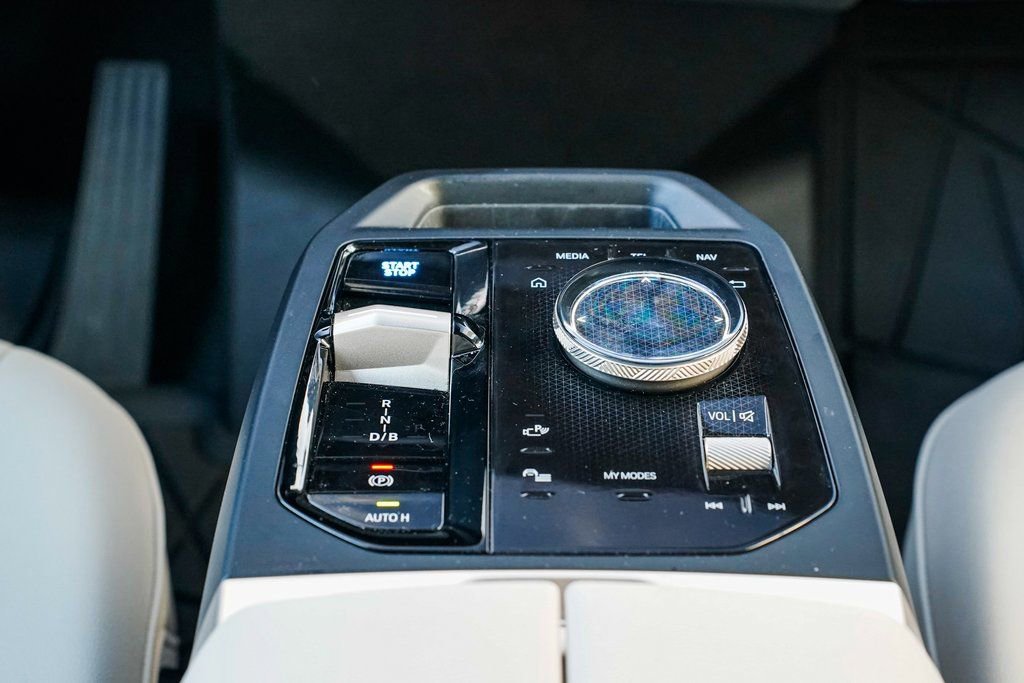 Used 2025 BMW iX xDrive50 image 14