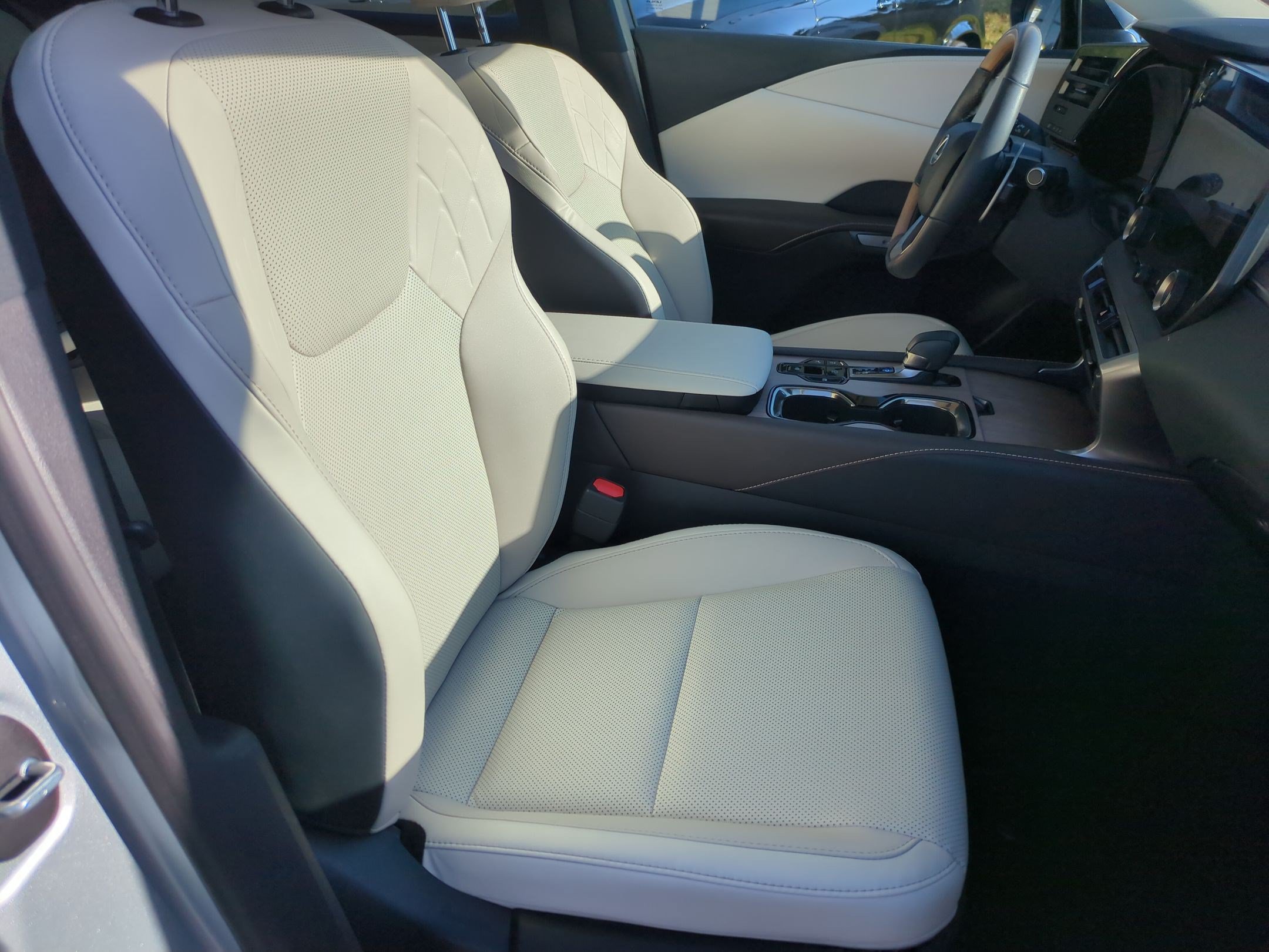 Used 2024 Lexus RX 350h w/ Accessory Package (Z1) AWD/4WD image 35