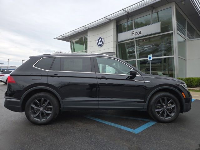 Used 2024 Volkswagen Tiguan SE w/ Panoramic Sunroof Package AWD/4WD image 9