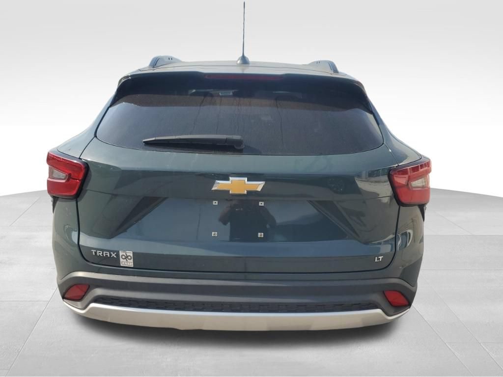 Used 2025 Chevrolet Trax LT FWD image 5