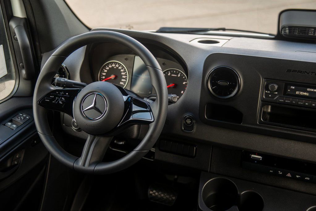 Used 2025 Mercedes-Benz Sprinter 2500 image 31