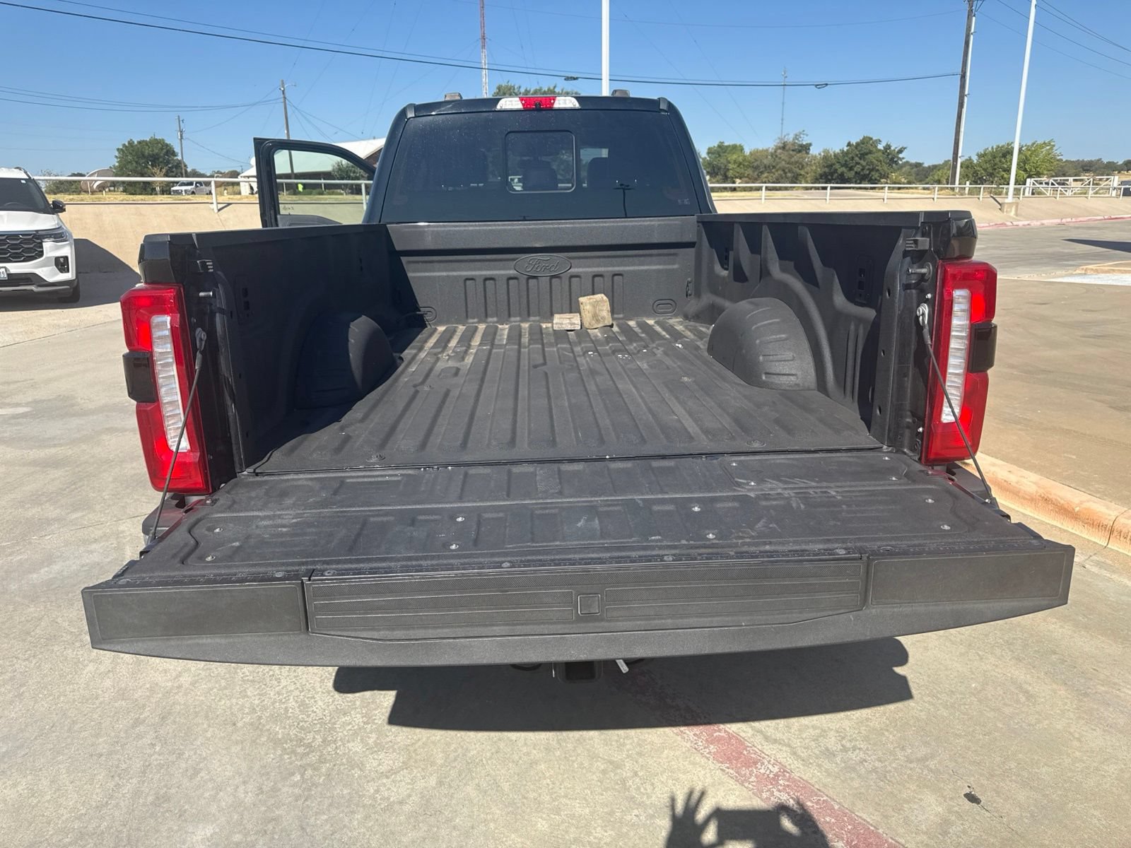 Used 2024 Ford F350 Lariat w/ Lariat Ultimate Package AWD/4WD image 11