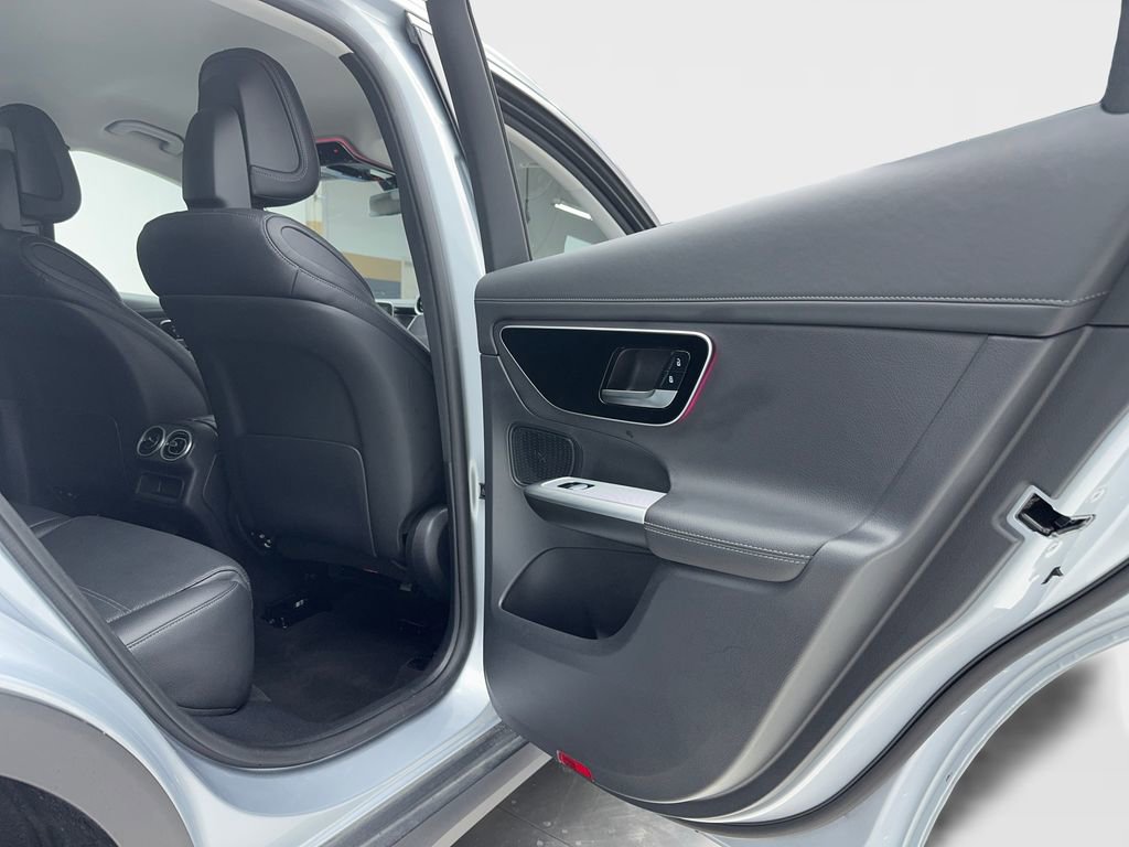 Used 2024 Mercedes-Benz GLC 300 4MATIC image 34