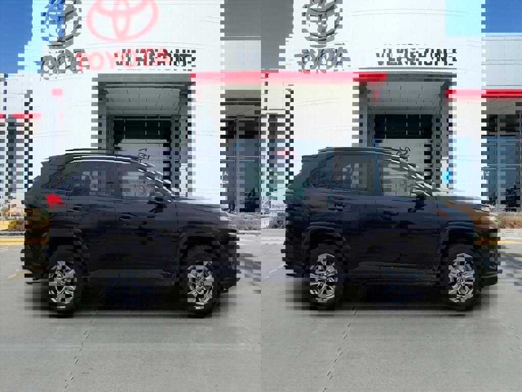 Used 2024 Toyota RAV4 XLE image 4