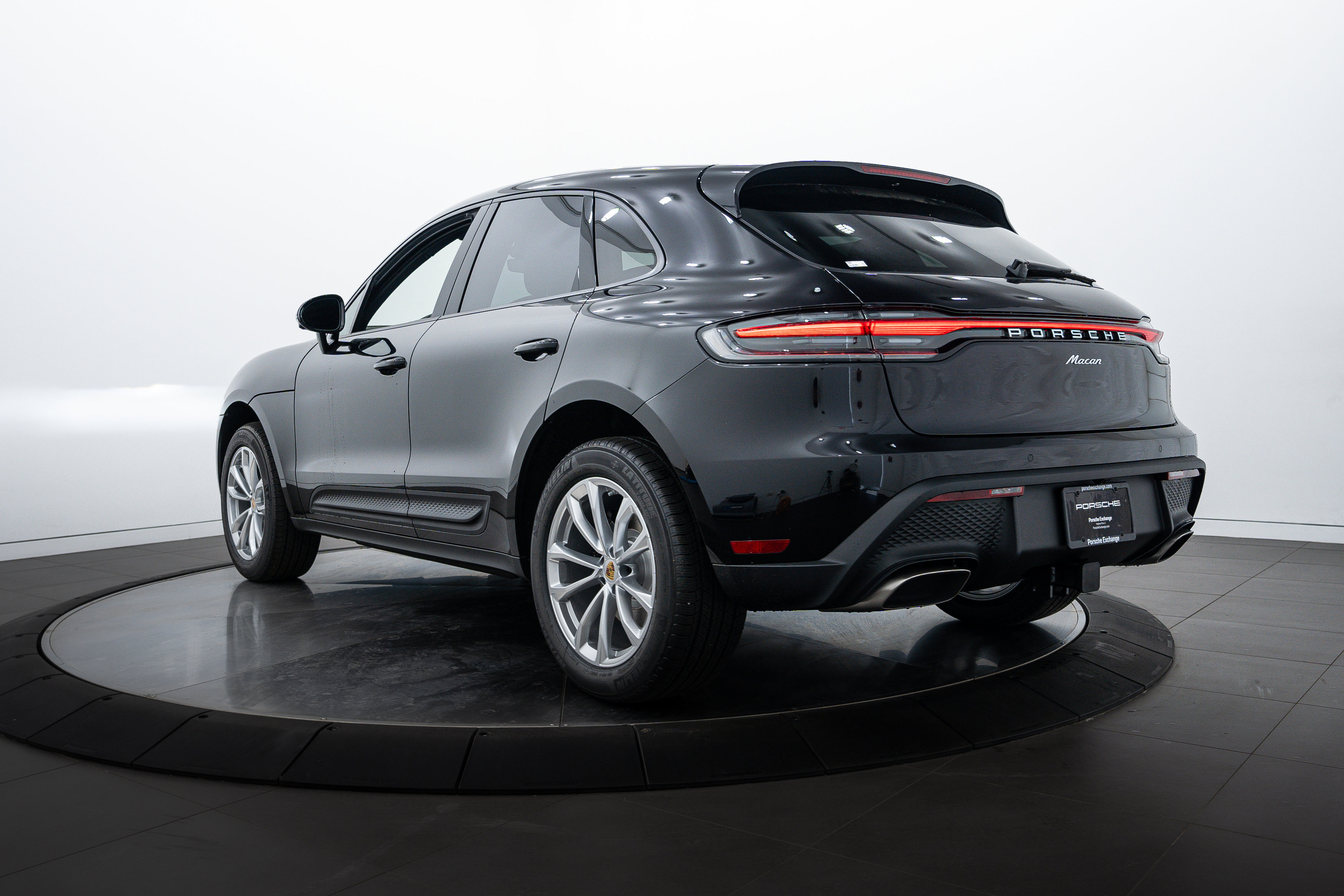 New 2025 Porsche Macan image 3