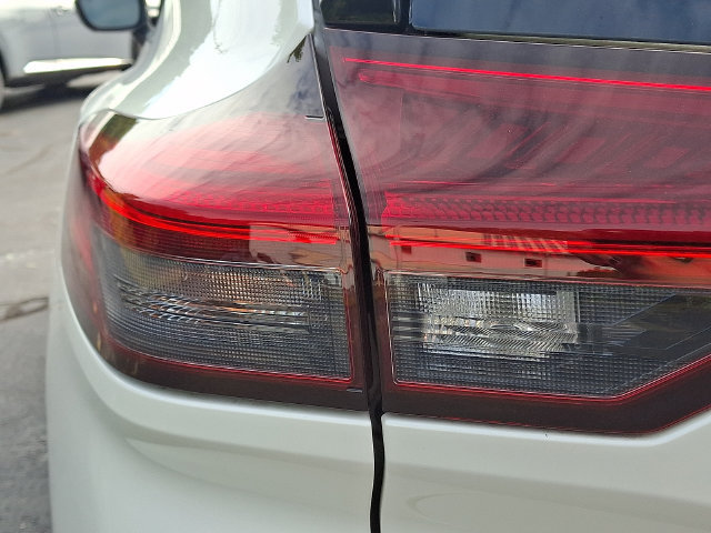 Used 2023 Nissan Rogue SL AWD/4WD image 10