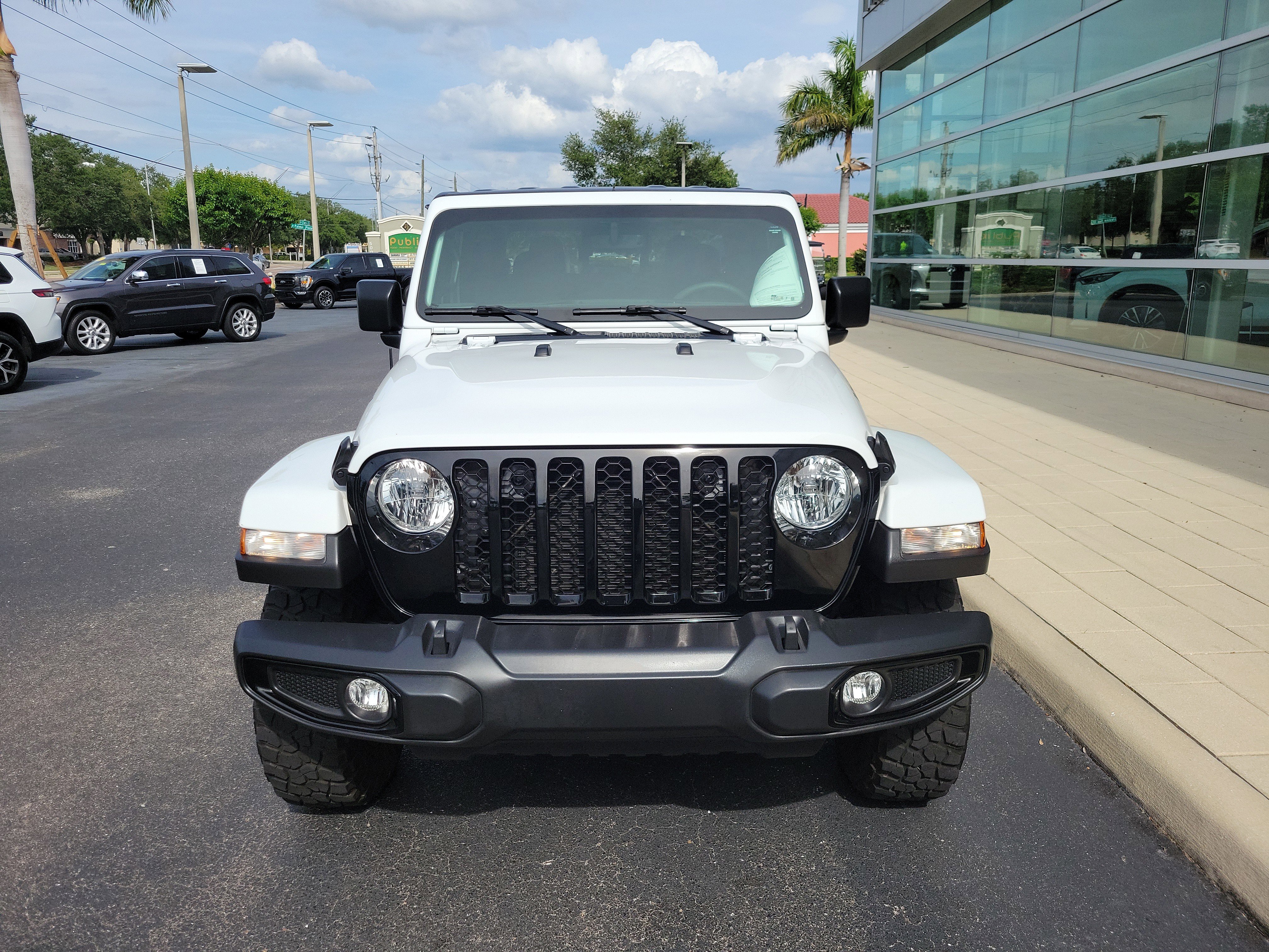 Used 2023 Jeep Gladiator Willys image 2