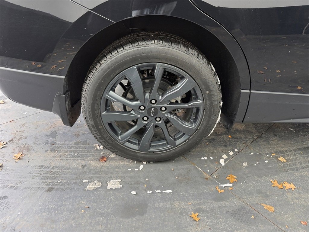 Used 2023 Chevrolet Equinox RS image 36