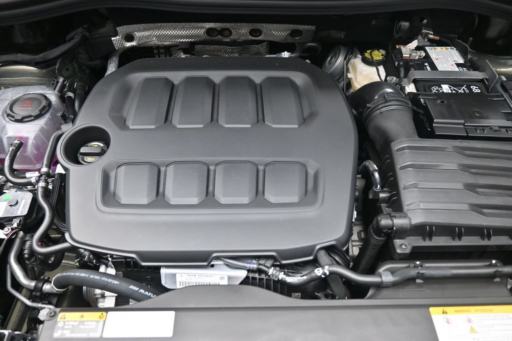 New 2026 Volkswagen Tiguan SEL R-Line AWD/4WD image 32