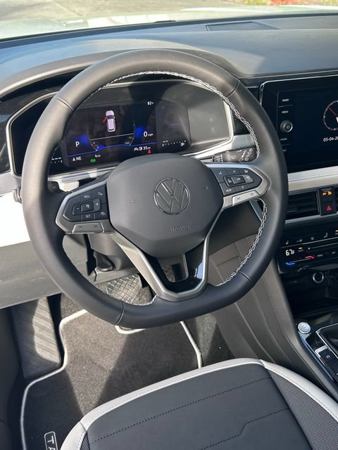 New 2026 Volkswagen Taos SE FWD image 8