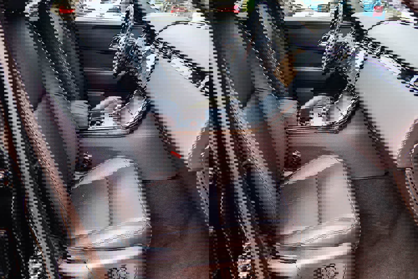 Used 2025 Land Rover Range Rover Velar Dynamic SE image 17