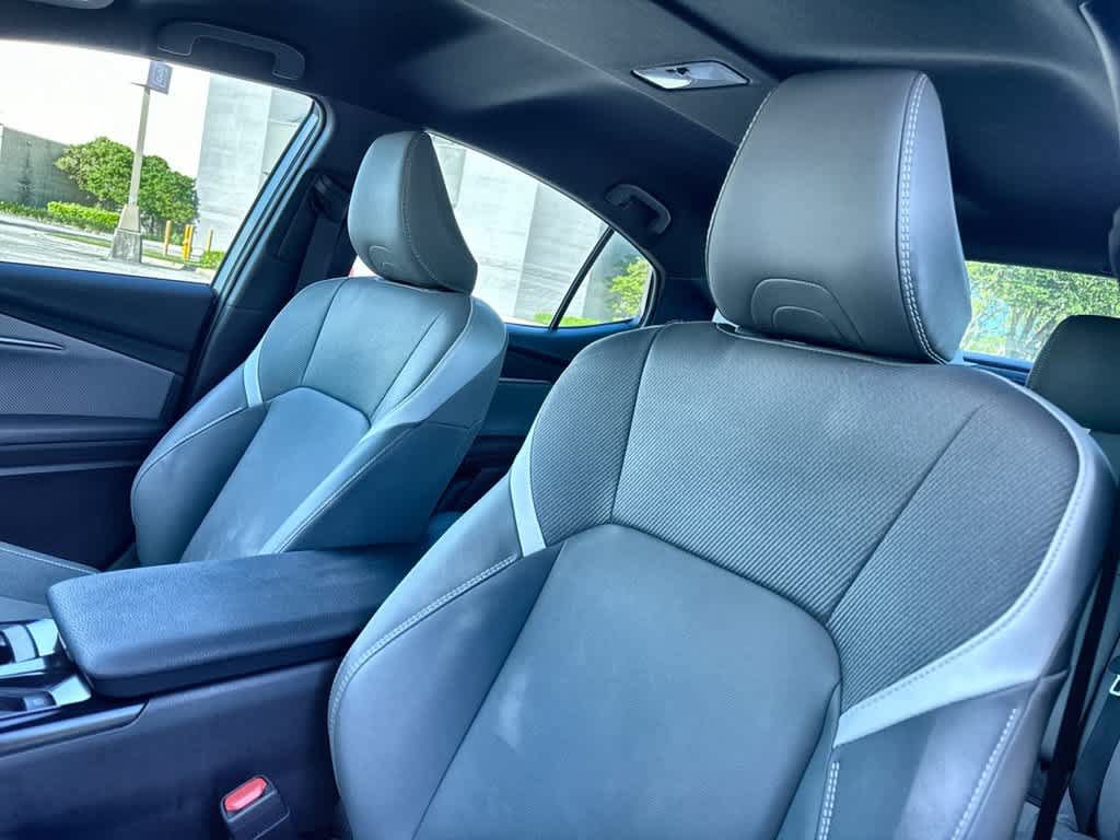 Used 2025 Toyota Camry SE w/ Convenience Package FWD image 14