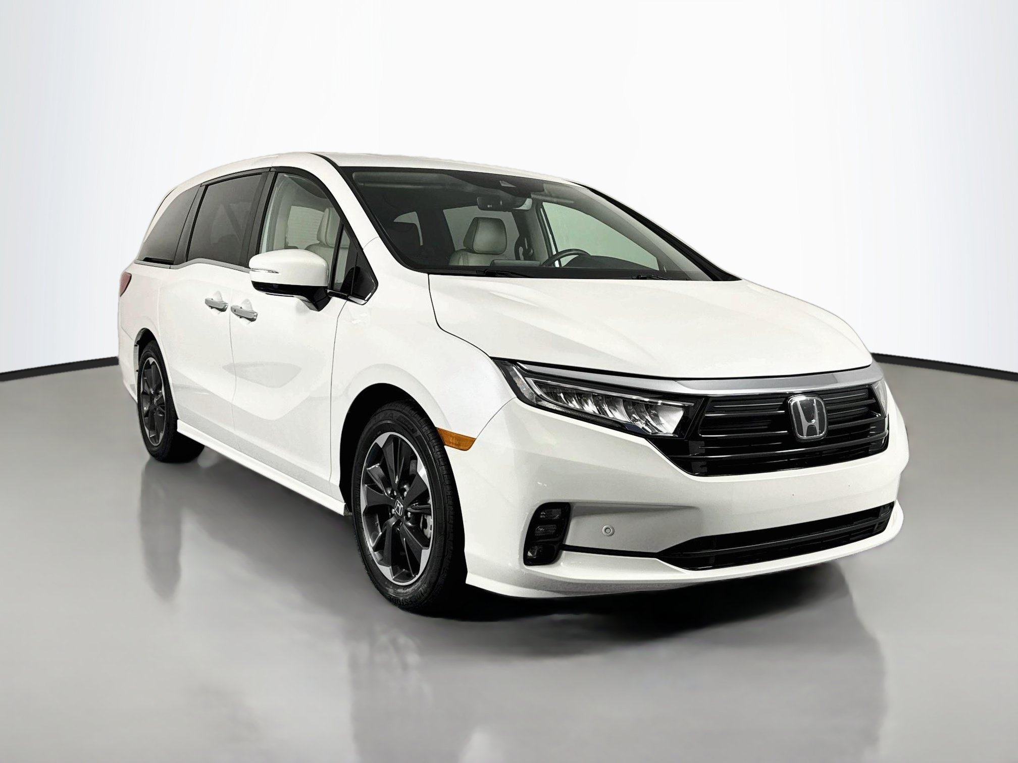 Certified 2024 Honda Odyssey Elite image 3