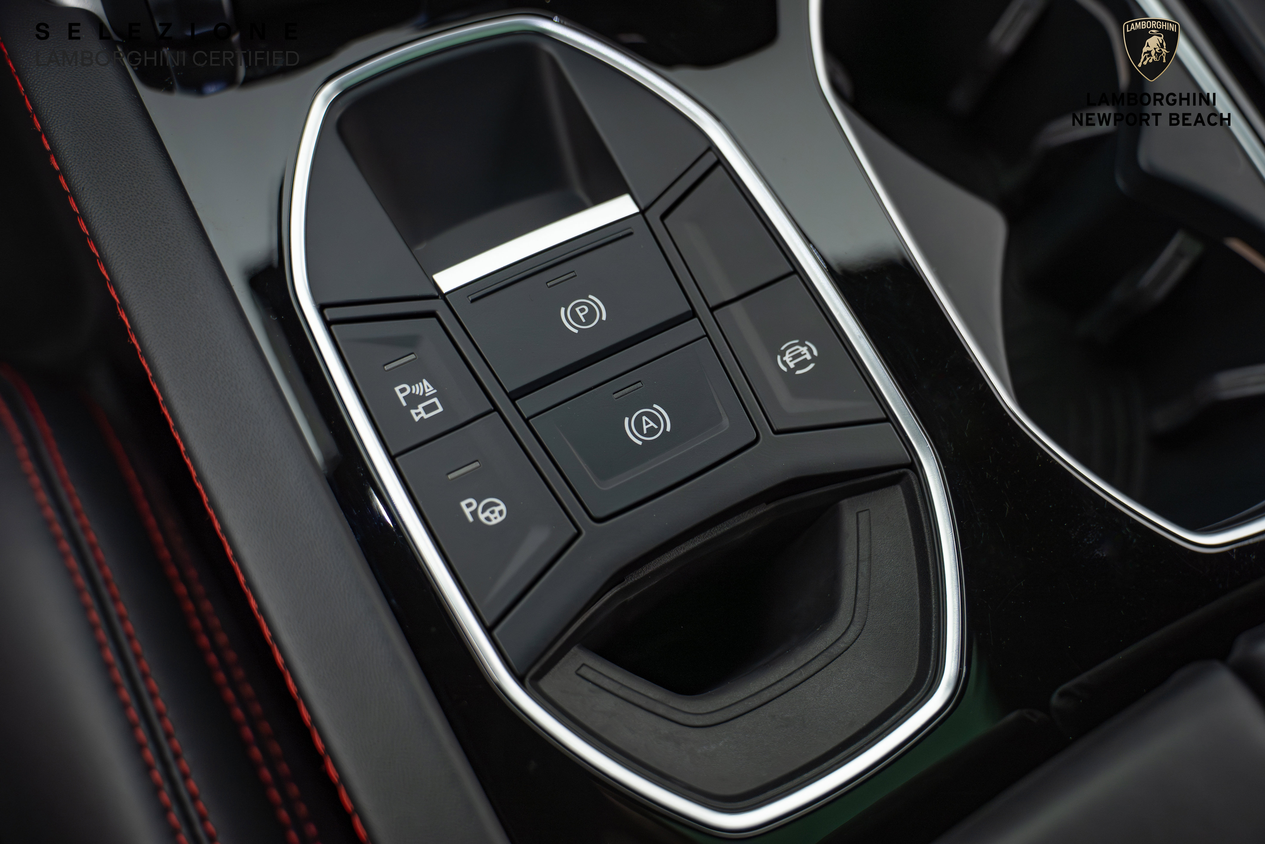 Used 2022 Lamborghini Urus AWD/4WD image 32