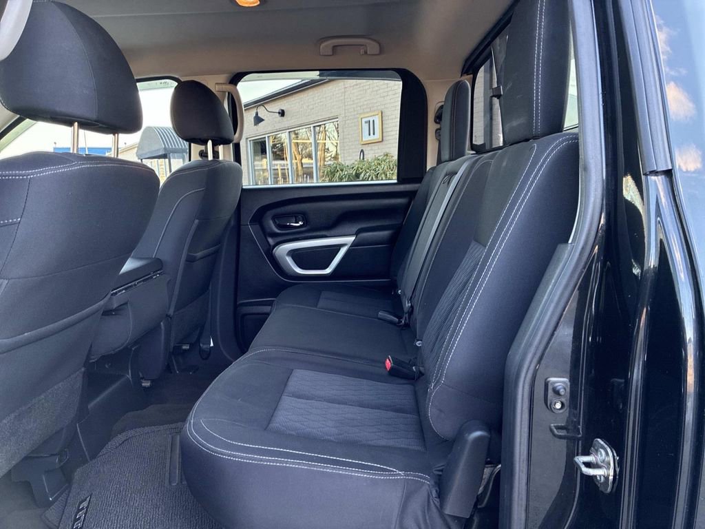 Used 2019 Nissan Titan SV image 15
