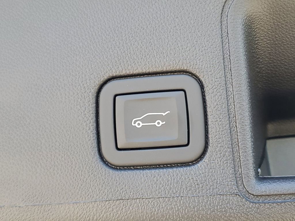 Used 2024 GMC Terrain SLT w/ LPO, Floor Liner Package image 8