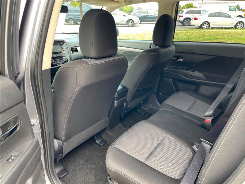 Used 2017 Mitsubishi Outlander ES AWD/4WD image 12