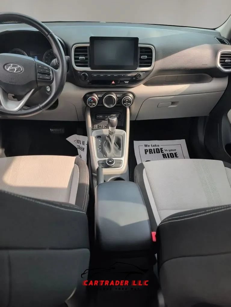 Used 2022 Hyundai Venue SEL FWD image 16