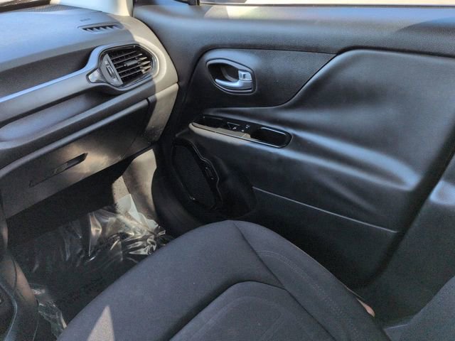Used 2017 Jeep Renegade Altitude FWD image 17