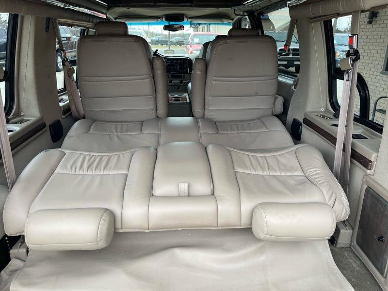 Used 2004 GMC Safari Conversion image 45