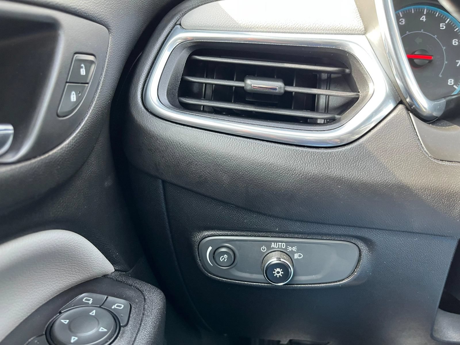 Used 2019 Chevrolet Equinox LS w/ LS Convenience Package FWD image 18
