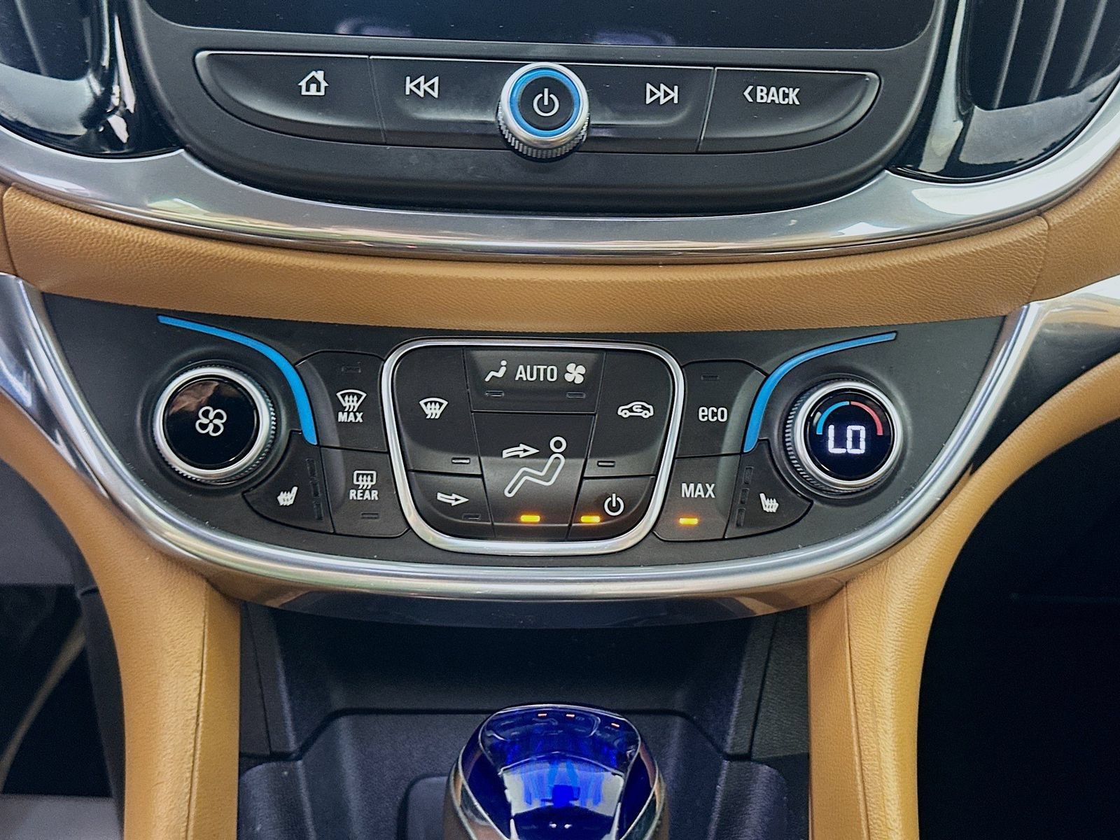 Used 2018 Chevrolet Volt Premier w/ Driver Confidence Package FWD image 16