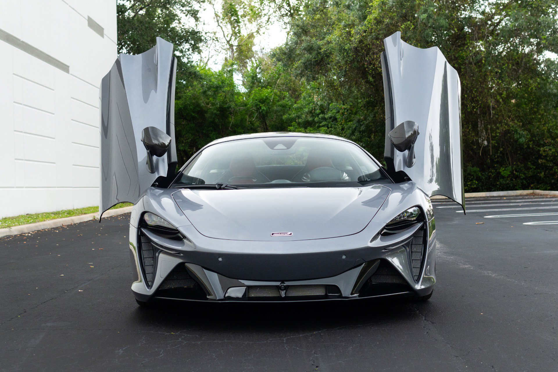 Used 2023 McLaren Artura RWD image 9
