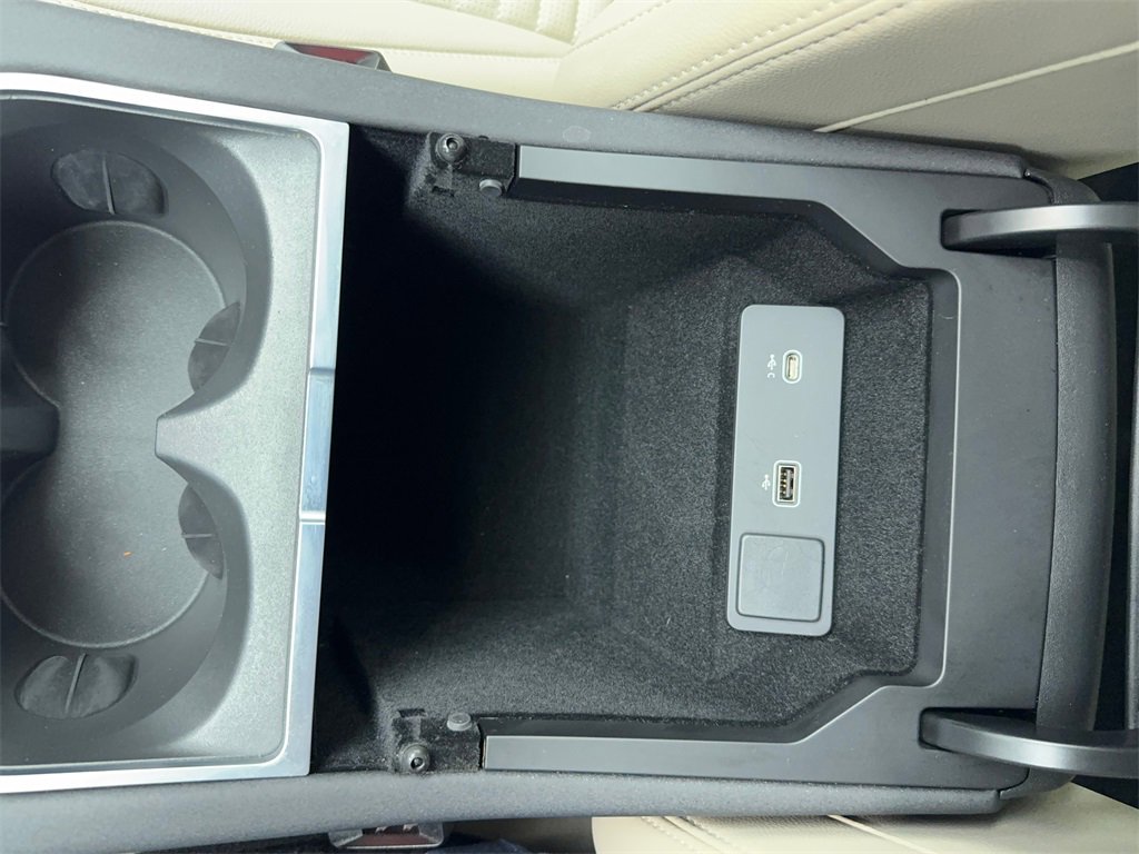 Used 2023 Land Rover Discovery Sport SE image 34