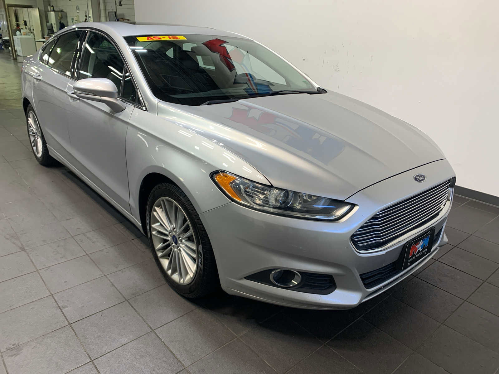 Used 2014 Ford Fusion SE w/ Equipment Group 202A image 2