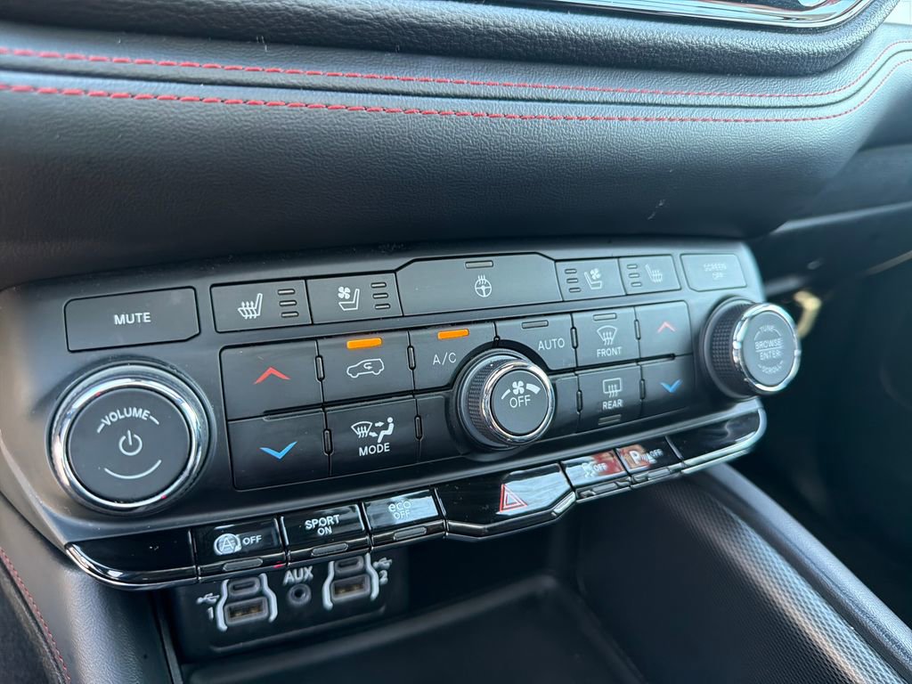 Used 2024 Dodge Durango GT RWD image 39