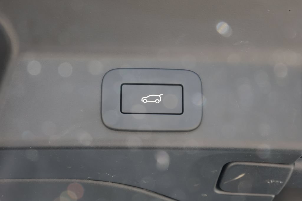 Used 2025 Jaguar F-PACE R-Dynamic S AWD/4WD image 7