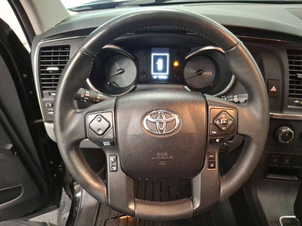 Used 2021 Toyota Sequoia Limited w/ Safety & Convenience Package AWD/4WD image 18