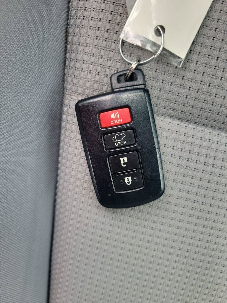 Used 2017 Toyota RAV4 XLE image 37