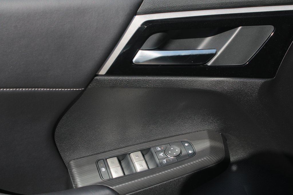 New 2025 Mitsubishi Outlander SE image 14