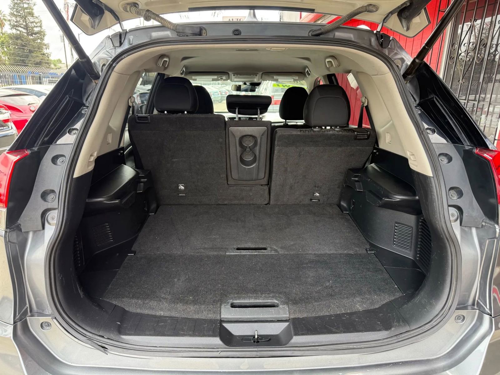 Used 2019 Nissan Rogue SV w/ Premium Package image 6