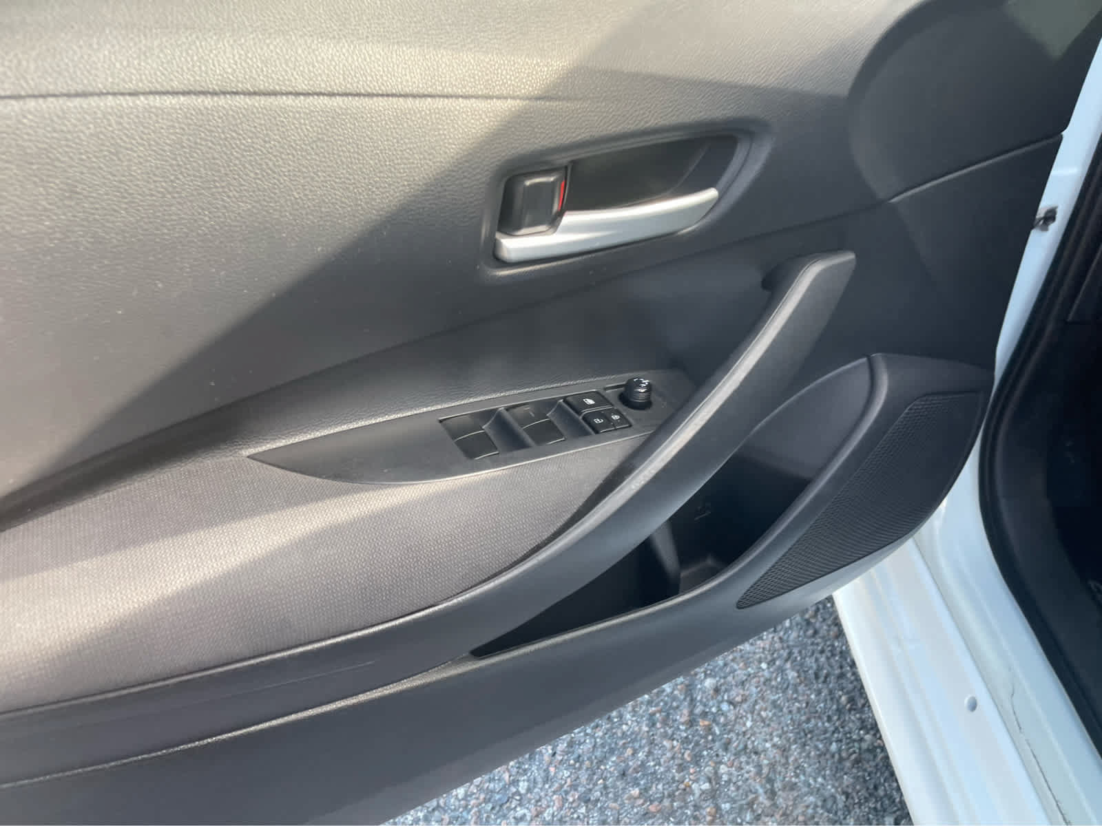 Used 2021 Toyota Corolla LE FWD image 11