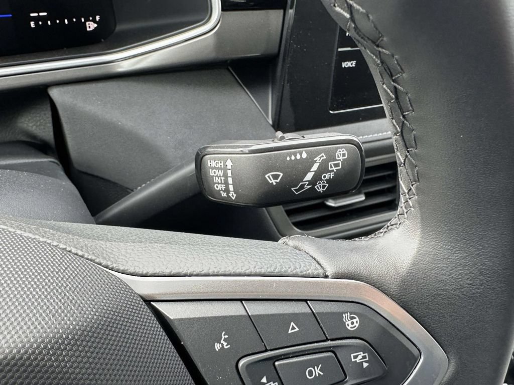 New 2025 Volkswagen Taos SE FWD image 25