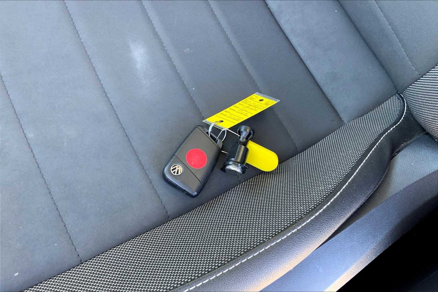 Used 2024 Volkswagen Taos SE image 13