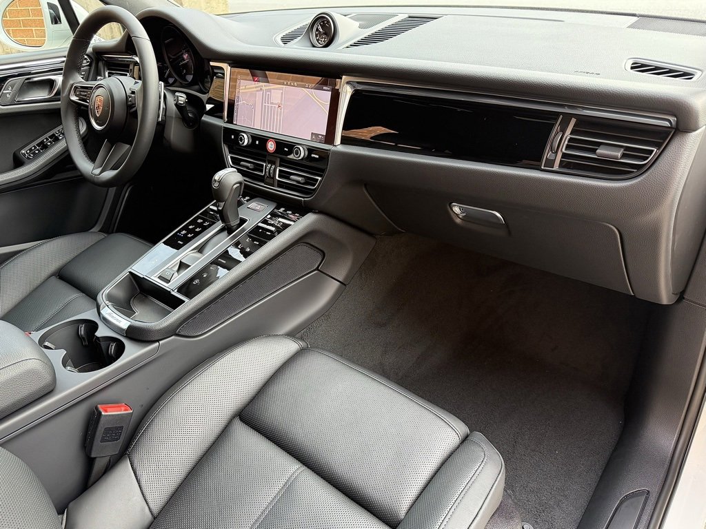 New 2026 Porsche Macan image 21