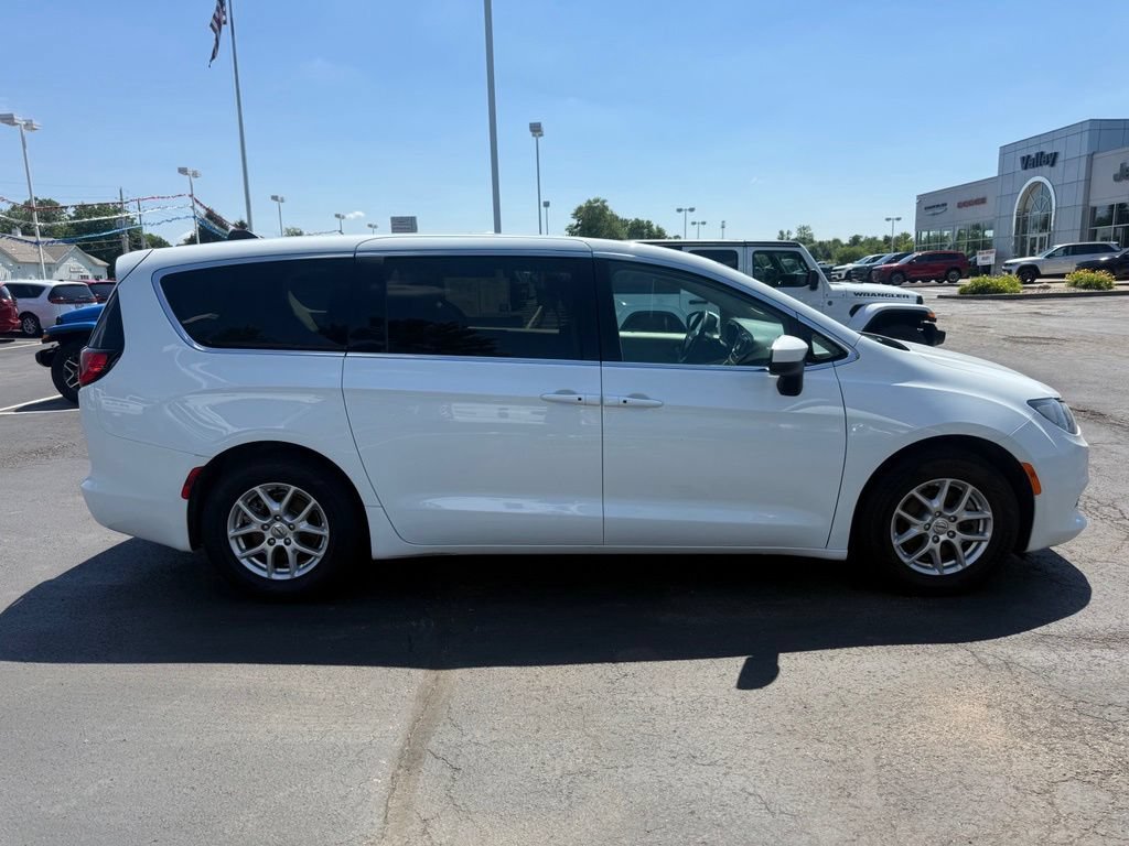 Used 2023 Chrysler Voyager LX FWD image 8