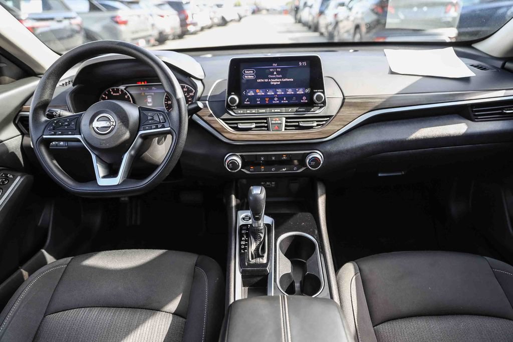Used 2024 Nissan Altima 2.5 SV FWD image 12