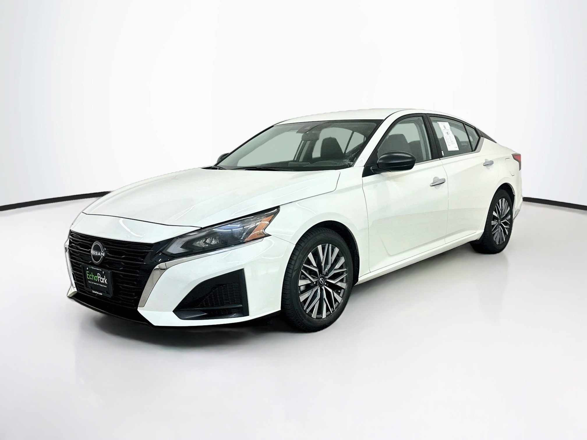 Used 2025 Nissan Altima 2.5 SV FWD image 3