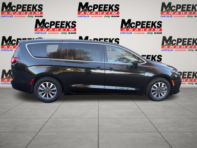 Used 2023 Chrysler Pacifica Touring-L FWD image 6