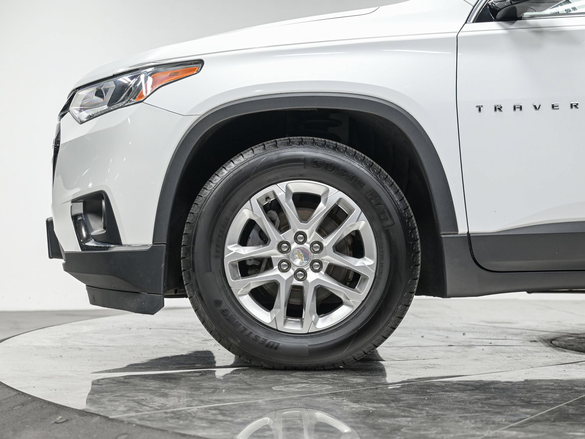 Used 2020 Chevrolet Traverse LT AWD/4WD image 3