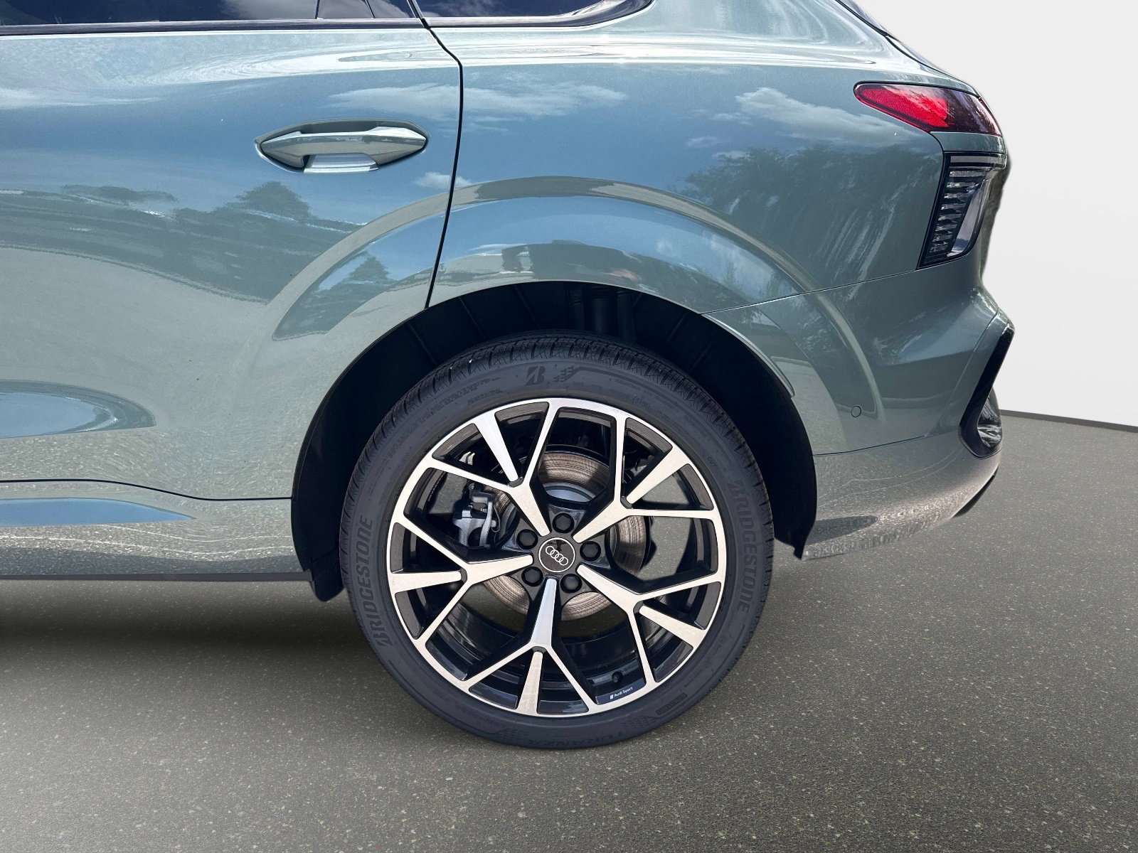 New 2026 Audi Q3 quattro 2.0T AWD/4WD image 10