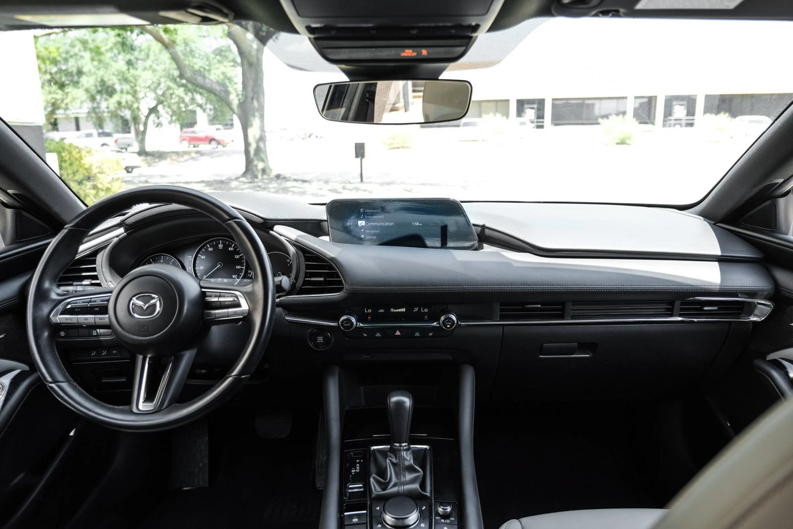 Used 2019 MAZDA MAZDA3 Hatchback w/ Preferred Package FWD image 12