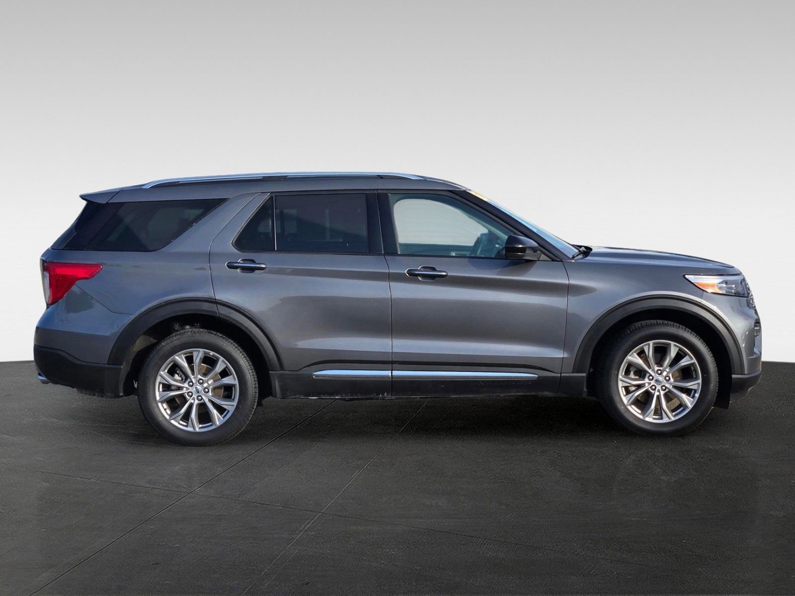 Used 2024 Ford Explorer Limited image 3